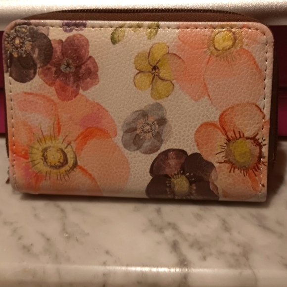 Floral Wallet - Picture 1 of 6